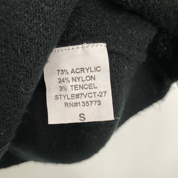 Olivaceous Soft Black Knit Sweater - Picture 4 of 6